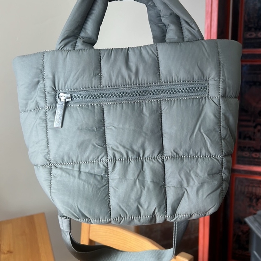 Lululemon ( RETIRED )Quilted Crossbody Bag, sage green - Picture 4 of 4